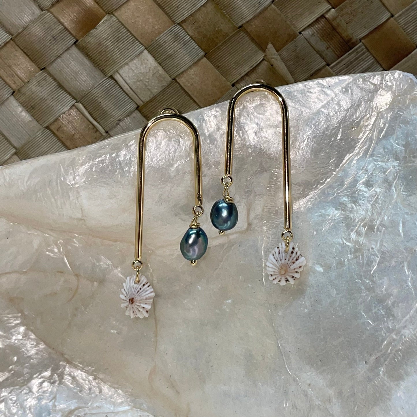 'Opihi Pearl Arch Earrings
