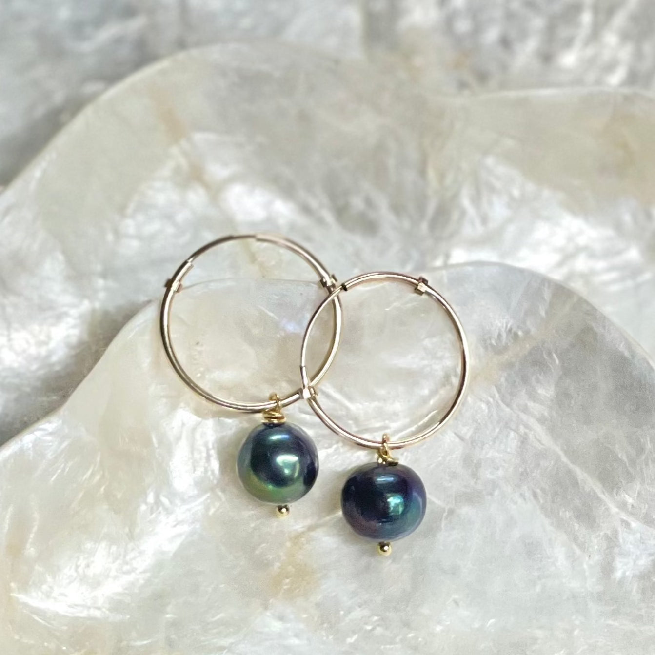 Classic Peacock Pearl Hoop Earrings - Gold