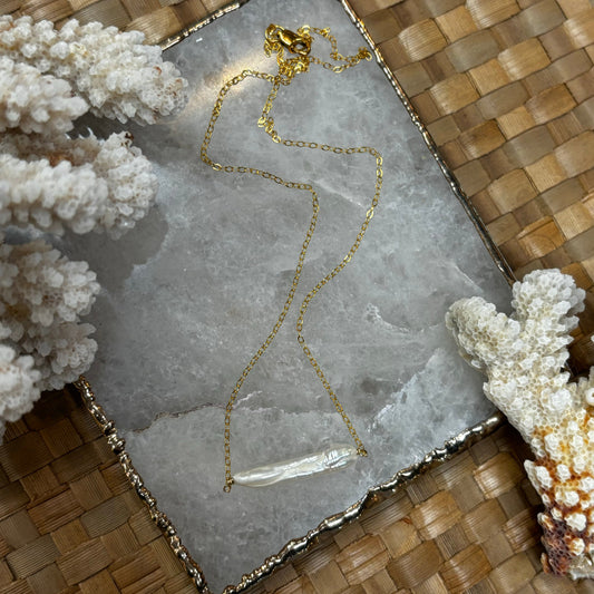 Horizontal Stick Pearl Necklace